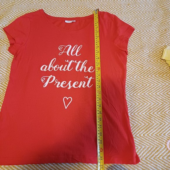 Jacqueline de Yong Red Tee Shirt Short Sleeve ''All about the Present'' Size XL - Picture 4 of 6